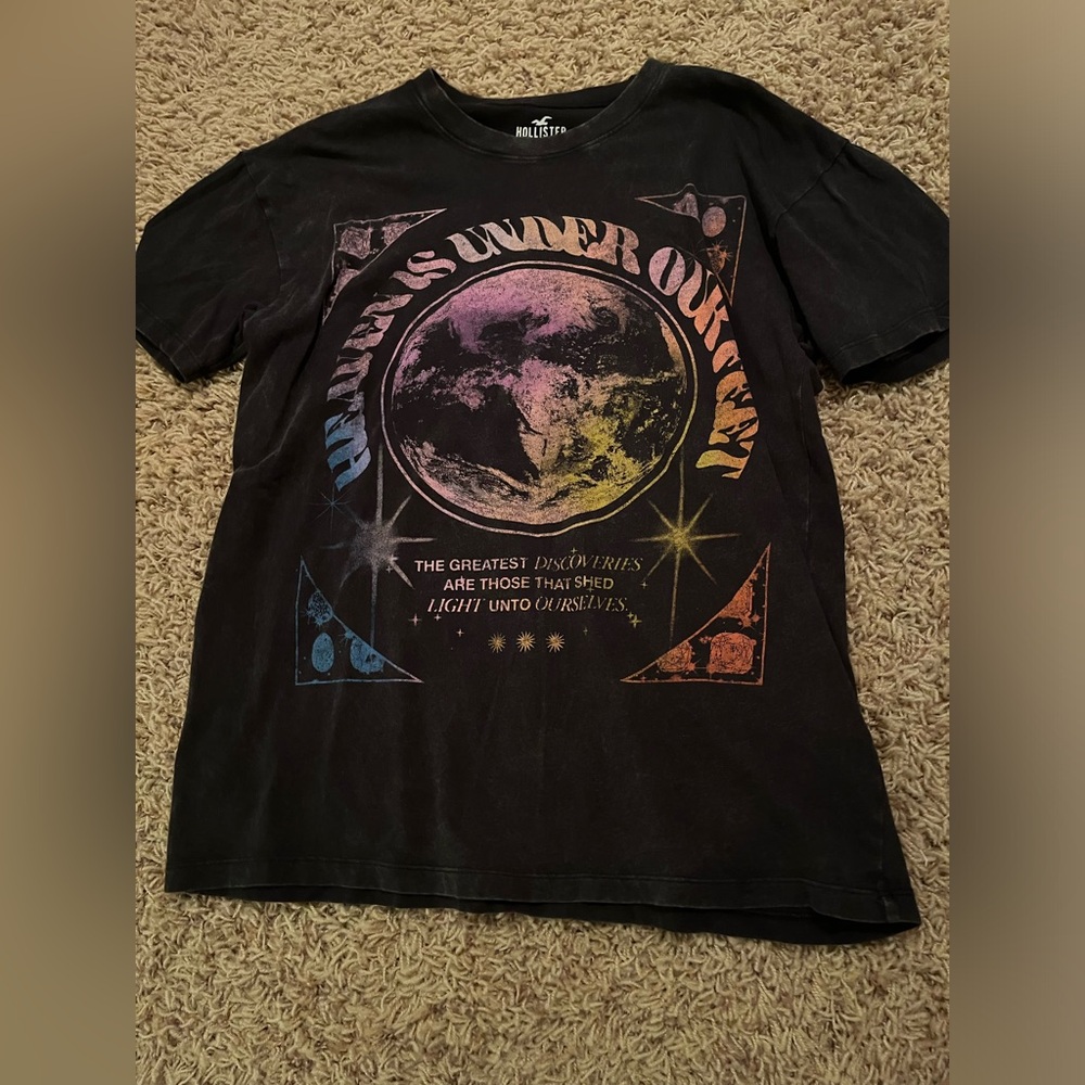 hollister graphic tee